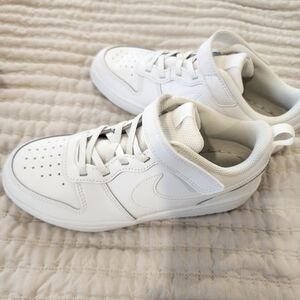 Nike Court borough low 2, white, size 3 youth